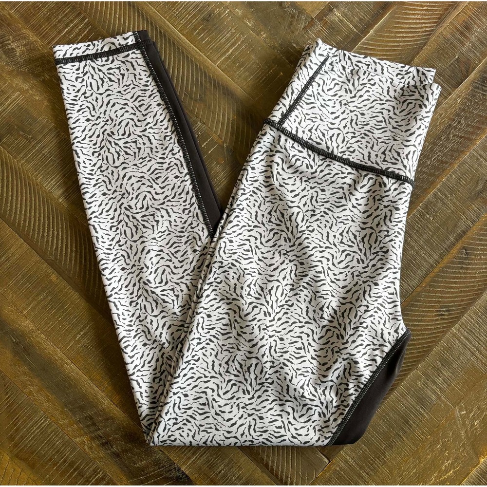 Allfenix Womens High Waisted Active Leggings White Black Abstract Animal Print M